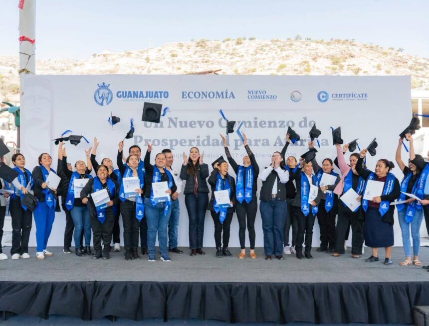 “Mujeres al Frente” cuenta con 33 egresadas más con cédulas y certificadas