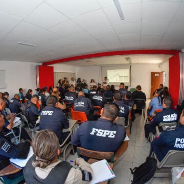 Capacitan a Policía Municipal de Guanajuato para atender a personas migrantes